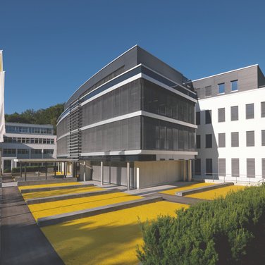 Brise-soleil orientable à lamelles reliées plates EC 70 / EC 80 / EC 100 Brise-soleil orientable à lamelles reliées plates EC 70 / EC 80 / EC 100