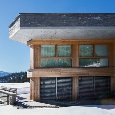 Brise-soleil orientable métallique à lamelles reliées MV 90